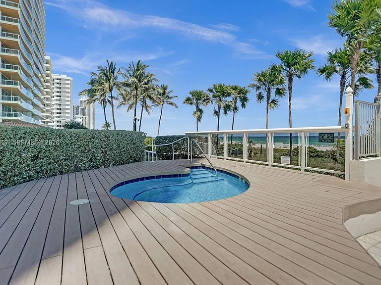 5757 Collins Ave — Photo 9