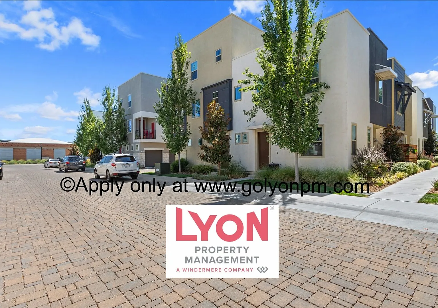 Stunning, Modern 2 bed/2.5 bath Condo in Upper Land Park!! — Photo 2