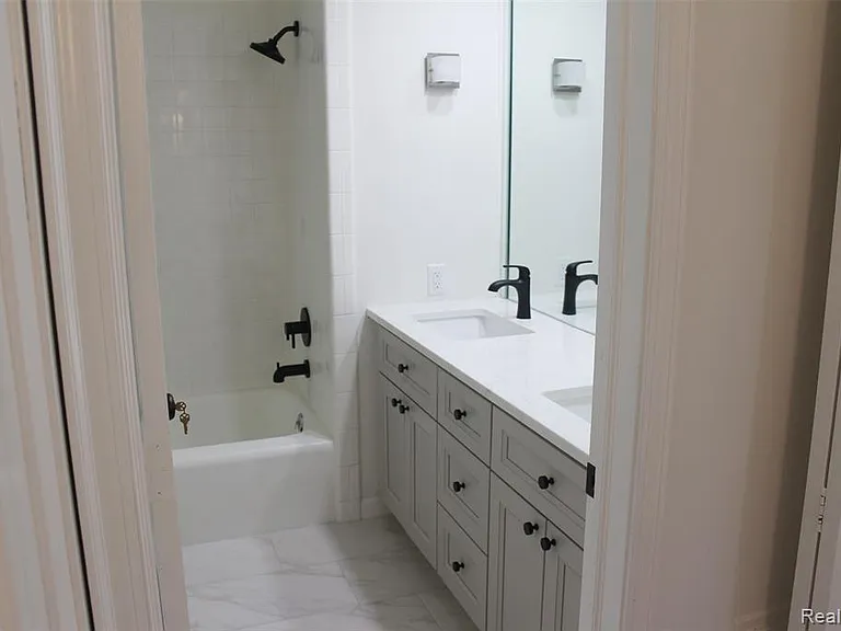 7246 Saint Auburn Dr — Photo 21