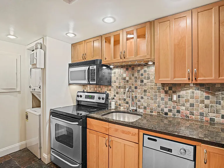 2501 K St NW #1B — Photo 6
