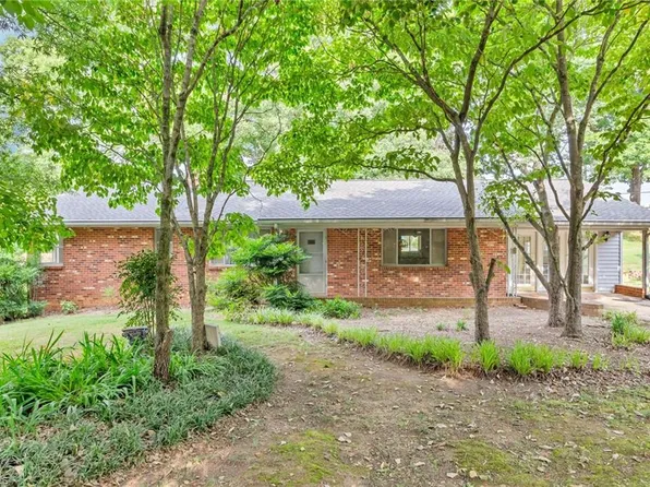 291 Woods Ln, Winston Salem, NC 27107