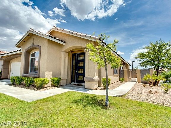 Exterior Front - beautiful curb appeal - corner lot!