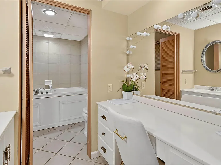 462 Greenhurst Dr — Photo 3