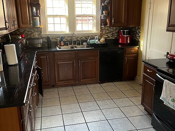 5th image of 61 Sandy Hill Road