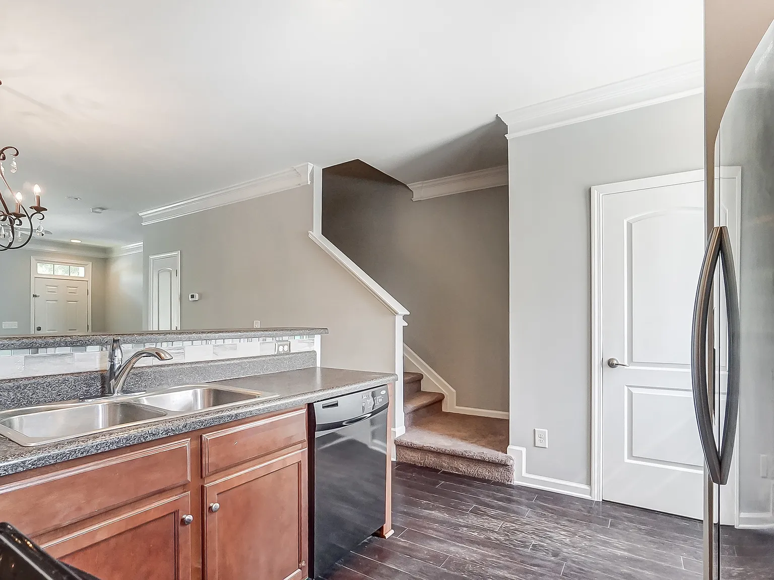 2 bed, 2.5 bath, 1400 sqft, $2,100 — Photo 4