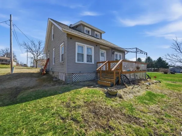 206 N Washington St, Washburn, IL 61570