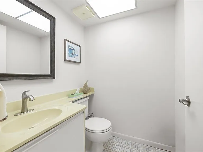1316 Pasadena Ave S #204 — Photo 22