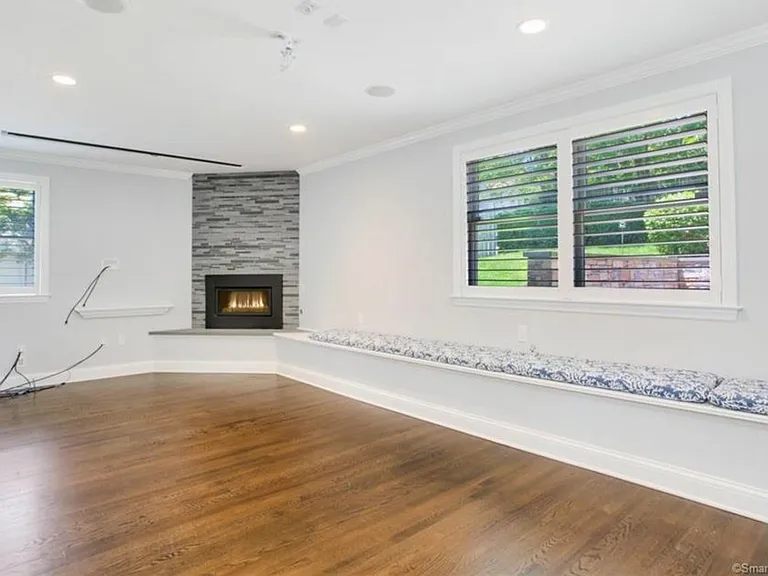 322 Castle Ave — Photo 13