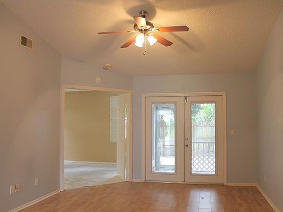 2nd image of 3310 Cloverplace Dr