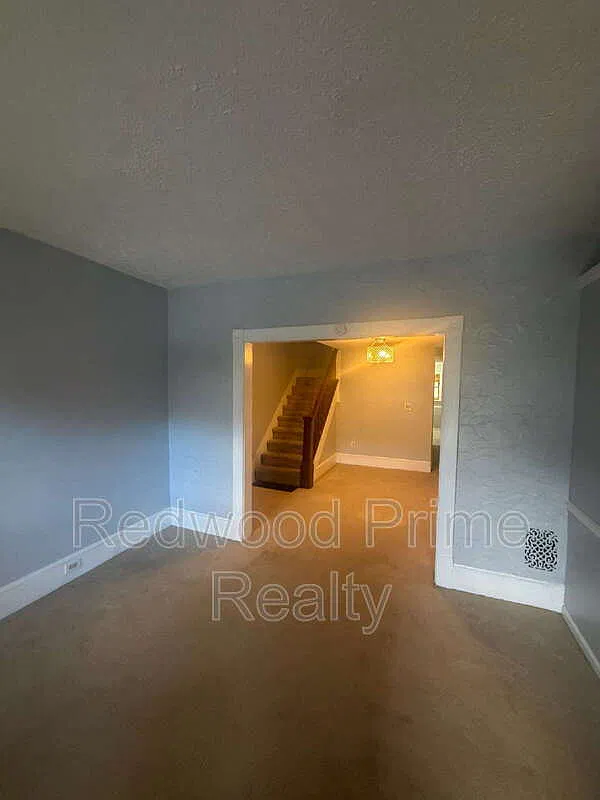 4 bed, 2.0 bath, $1,100 — Photo 2