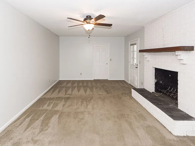 305 Chessington Cir — Photo 10