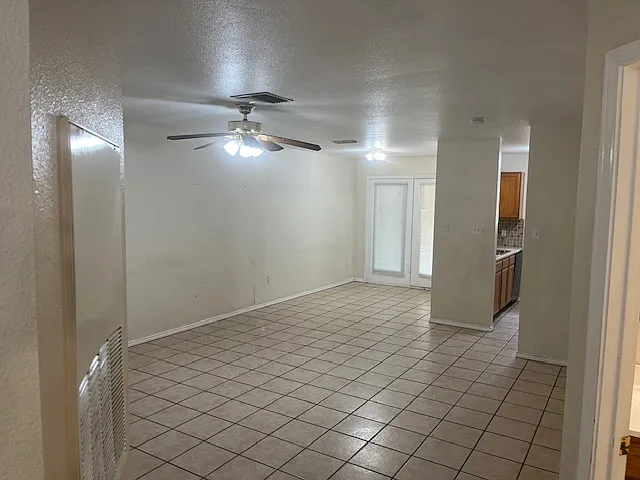 2 bed, 1000 sqft, $1,250 — Photo 3