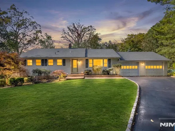 73 W Cedar Place, Ramsey, NJ 07446