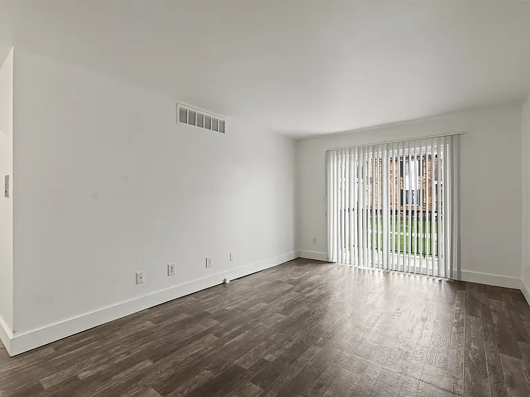 French Quarter Apartments — Photo 3