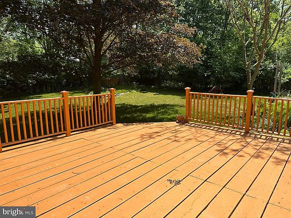 4th image of 180 Grove Cir