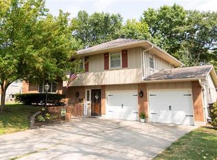 3917 Queen Ridge Dr, Independence, MO 64055