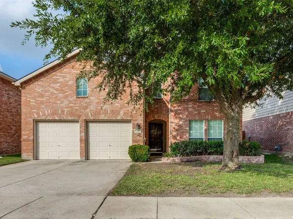 9049 Trail Blazer Dr, Fort Worth, TX 76131