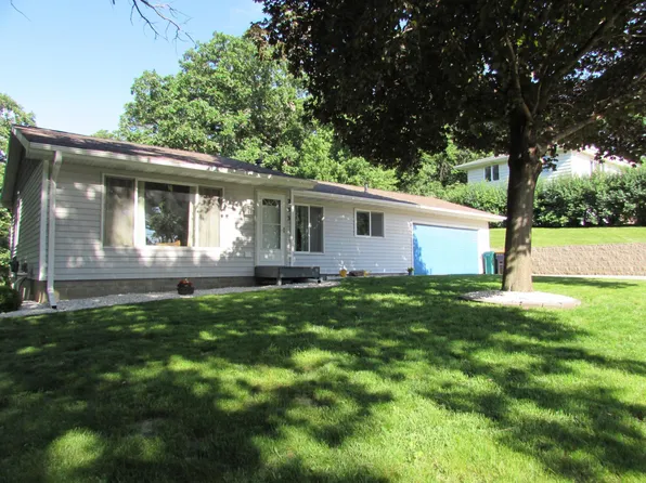 233 E Amber Lake Dr, Fairmont, MN 56031
