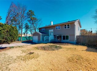54 Clarke St, Brentwood, NY 11717