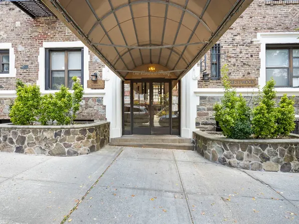 130 Bayridge Parkway 1C image 9 of 10