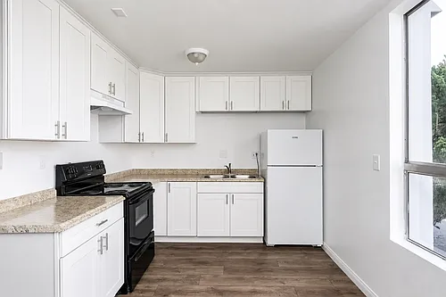 279 Moss St #28 Photo 1