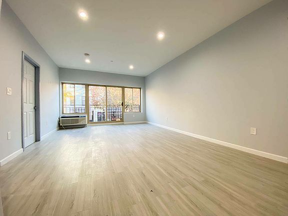 2nd image of 165 Stockholm St #4RQ