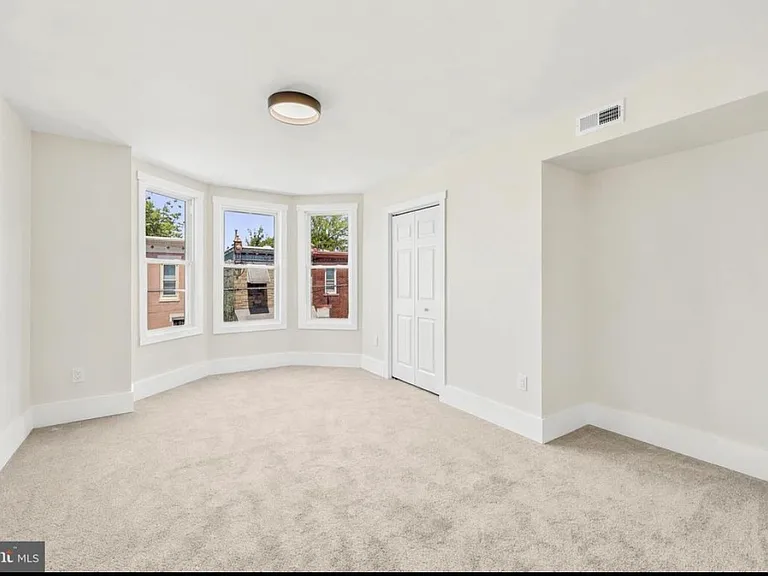 3345 Amber St — Photo 15