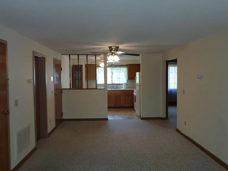 182 Chenango Ave #6 — Photo 4