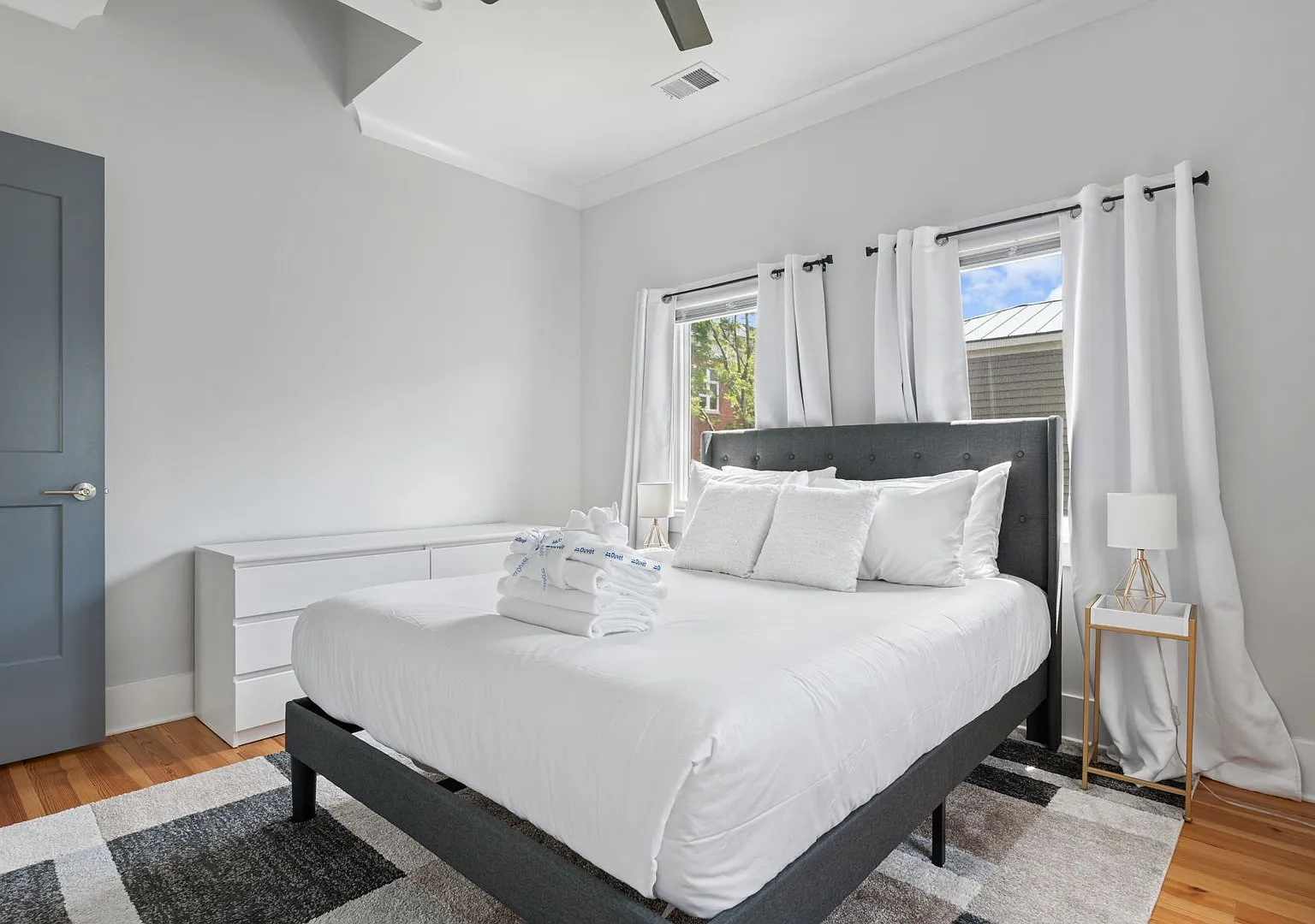 The Hideaway- 21 Charlotte Street, Unit F — Photo 2
