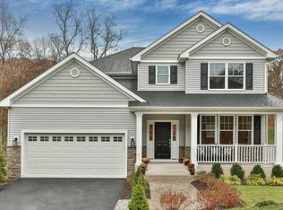 30 Riding Ridge Trl, Beacon, NY 12508