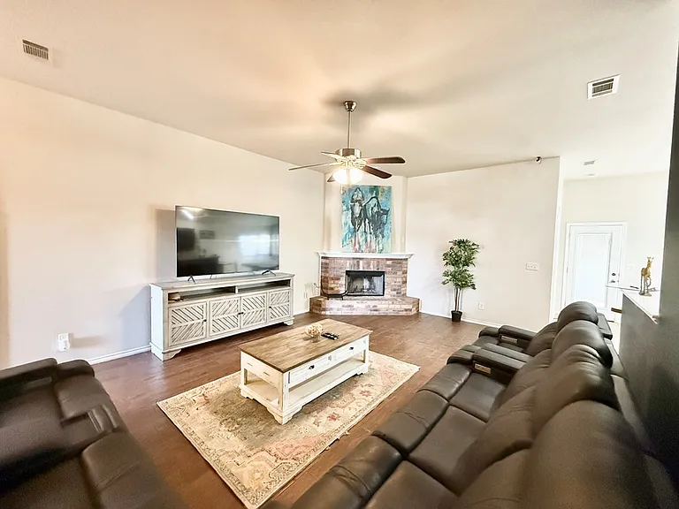 9915 Lamar Ave — Photo 7