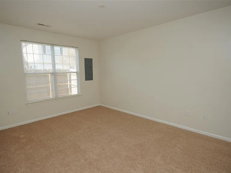 1101 Tenbury Pl — Photo 32