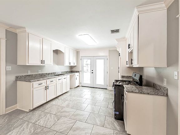 3rd image of 217 Holiday Dr