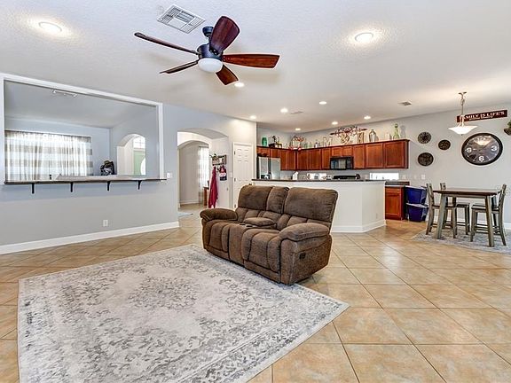 5th image of 305 Ravenshill Way