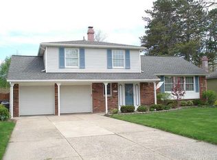 27 Schimwood Ct, Getzville, NY 14068