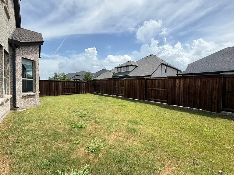 1280 Manfreda St — Photo 26