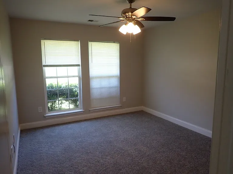 237 Cedar Mdw — Photo 4