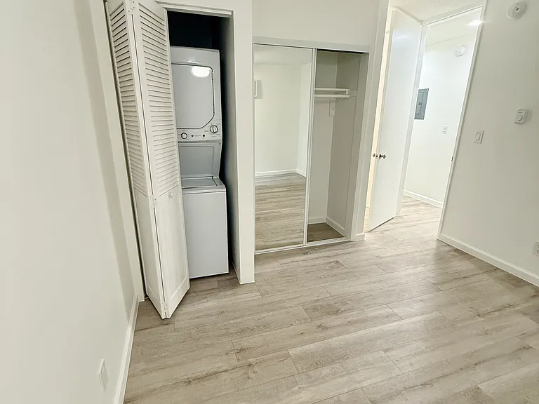 1617 N Poinsettia Place — Photo 16