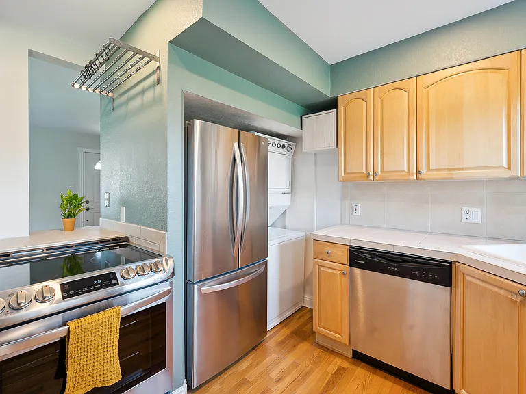 2873 Jasmine St — Photo 3