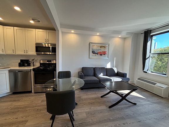 4th image of 45 W 81st St #7D