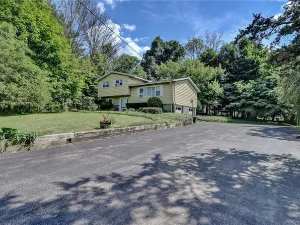 4 Lone Oak Cir, Monroe, NY 10950