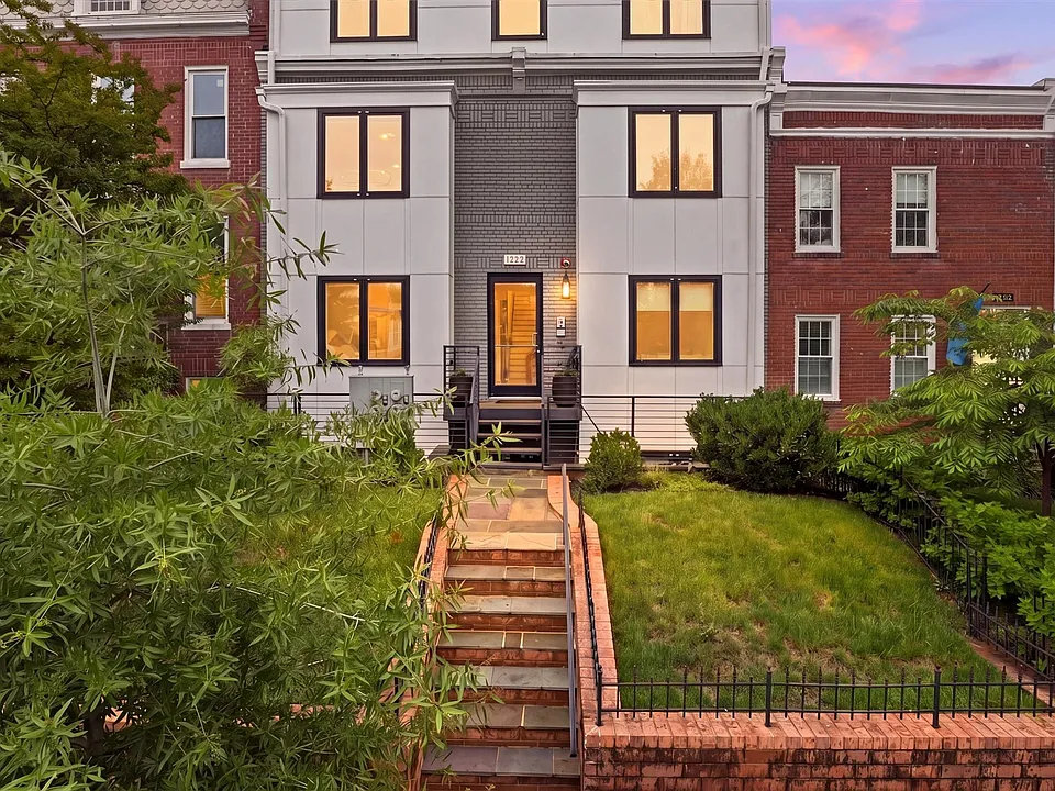 1222 Neal St NE #3