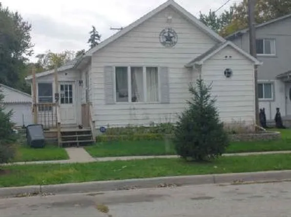 1016 Pine St, Port Huron, MI 48060