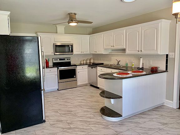 3rd image of 416 Whittington Dr
