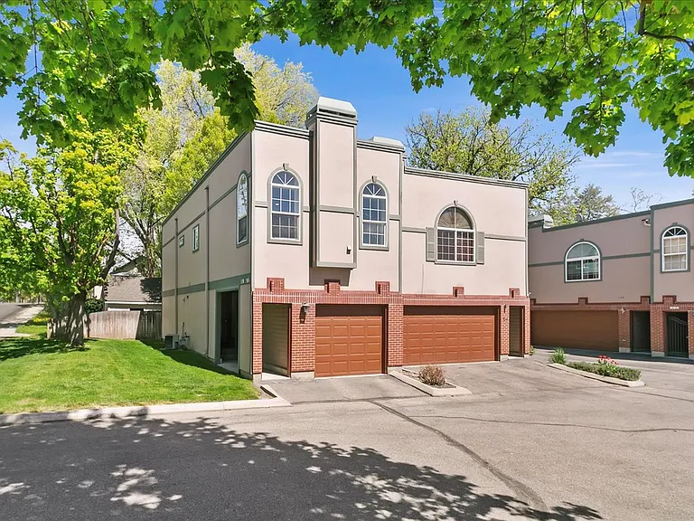 150 S Straughan Ave — Photo 43
