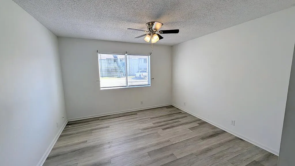 3 bed, 2.0 bath, 1304 sqft, $1,250 — Photo 3