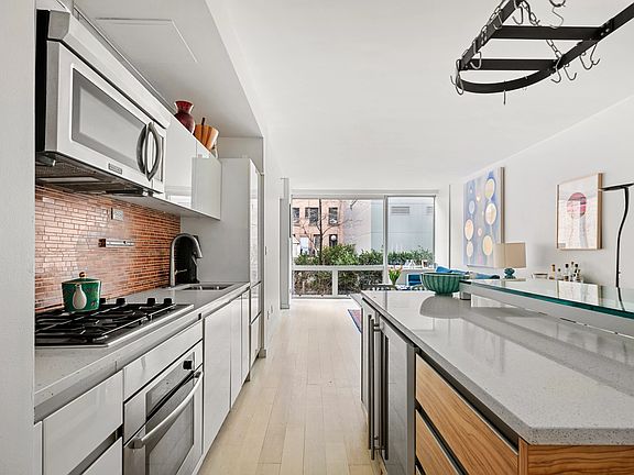 3rd image of 425 E 13th St APT 1A