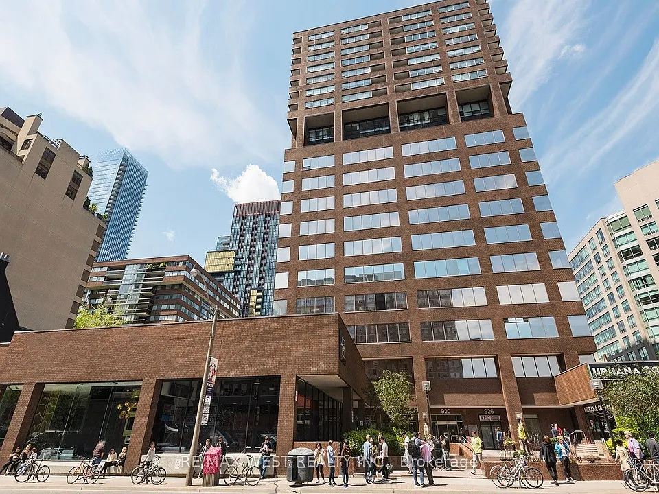 914 Yonge St #1206