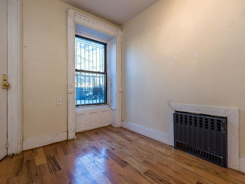 011_1116_bushwick_avenue_unit_1-2