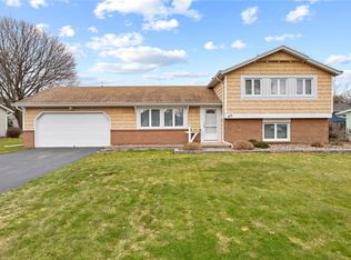 415 Black Walnut Dr, Rochester, NY 14615